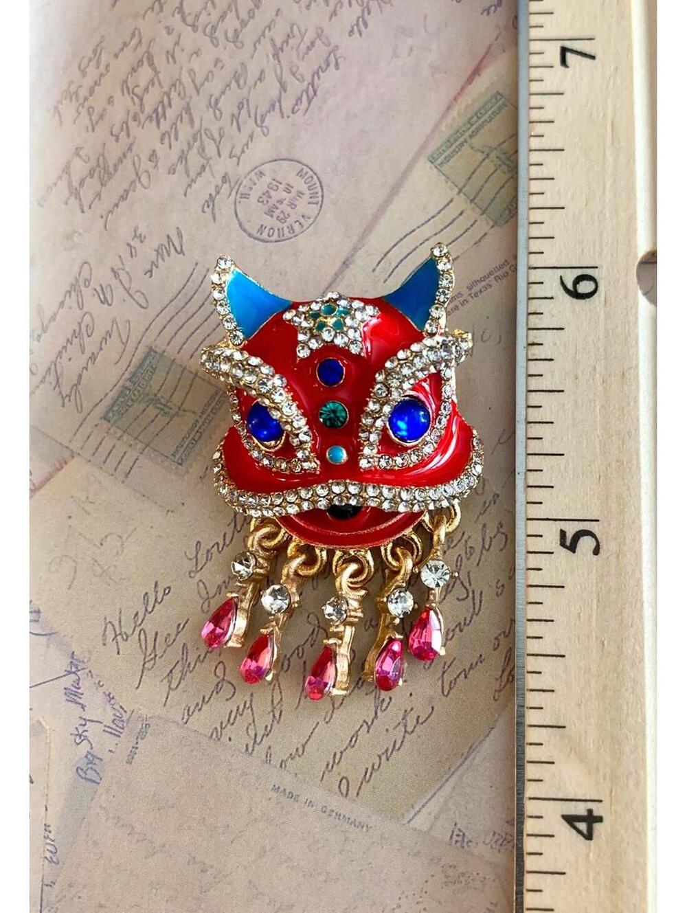 Red Enamel Chinese Lion Dance Mask Brooch Pink Rhinestone Dangle Fringe - Picture 3 of 3